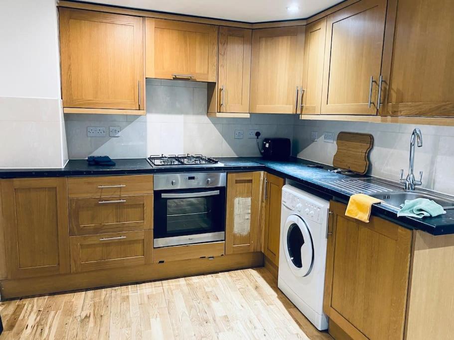 One Bedroom Near Dalston Station Apartment London