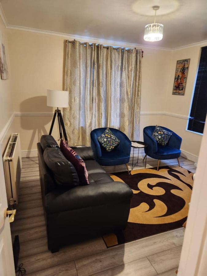 2-bedroom Flat In Cutty-sark, Greenwich ! Apartment *