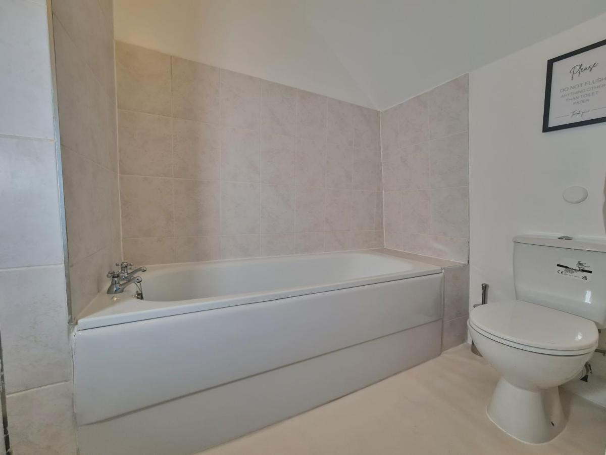 Lovely Large Near Stratford Apartment