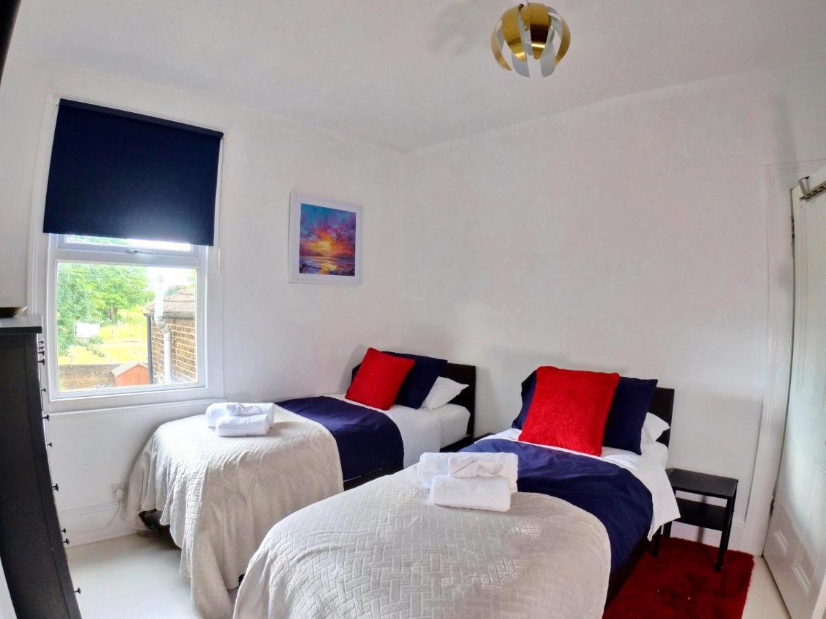 Lovely Large Near Stratford *