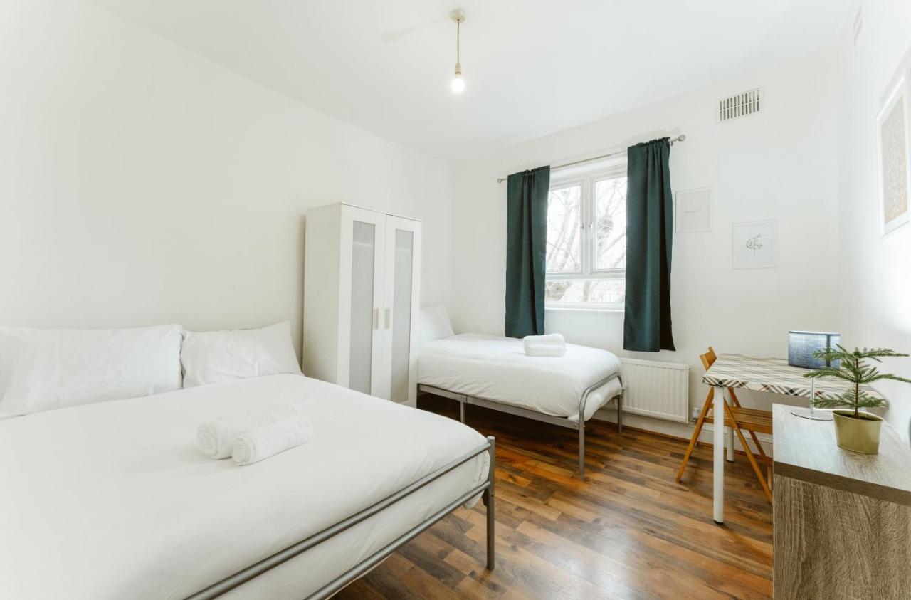 Casa de hóspedes Upton Park Bedrooms 25 Min To Londres
