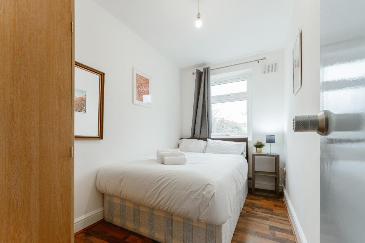 Casa de hóspedes Upton Park Bedrooms 25 Min To Londres