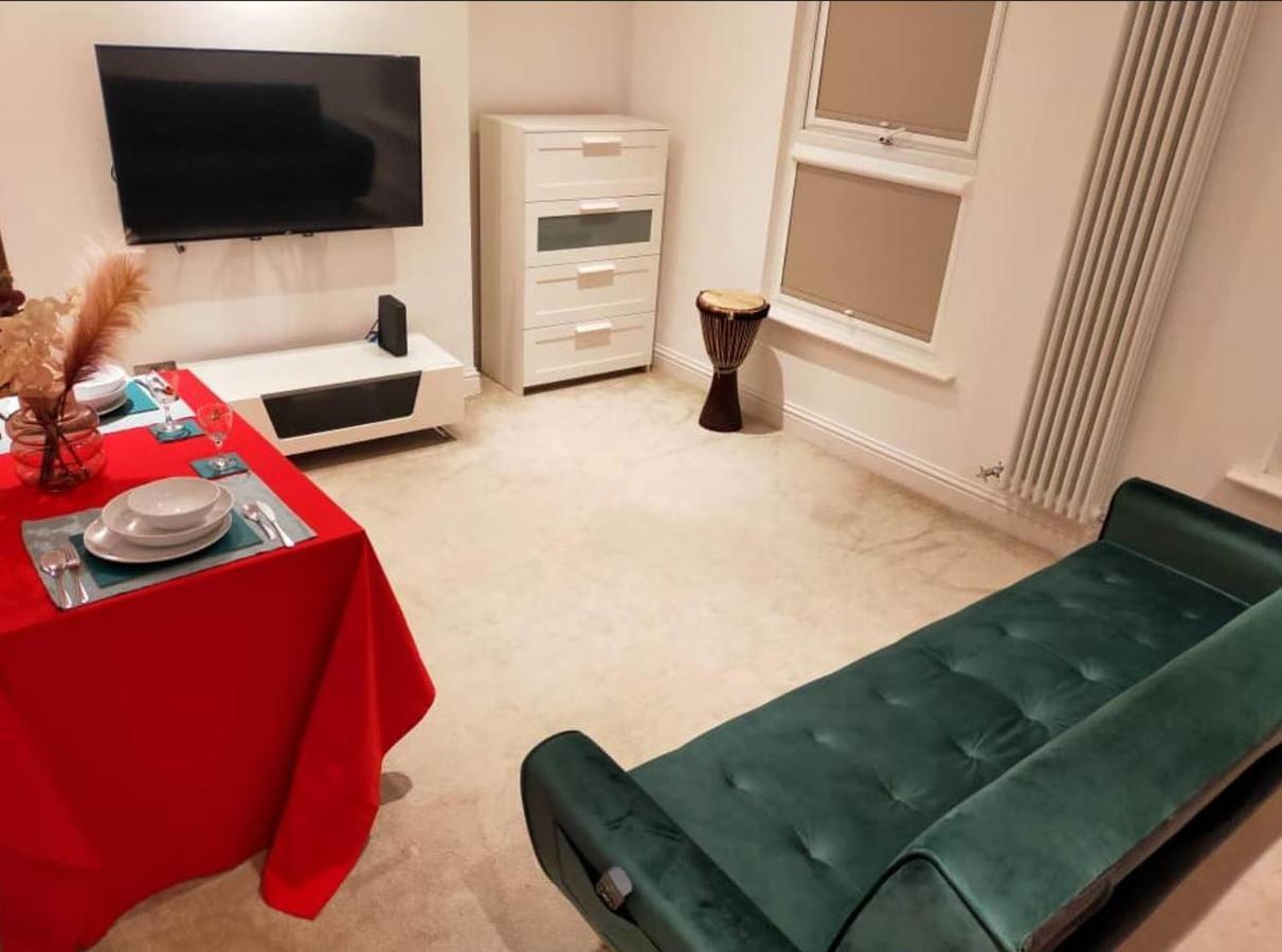 Fully-equipped Flat In The Of London