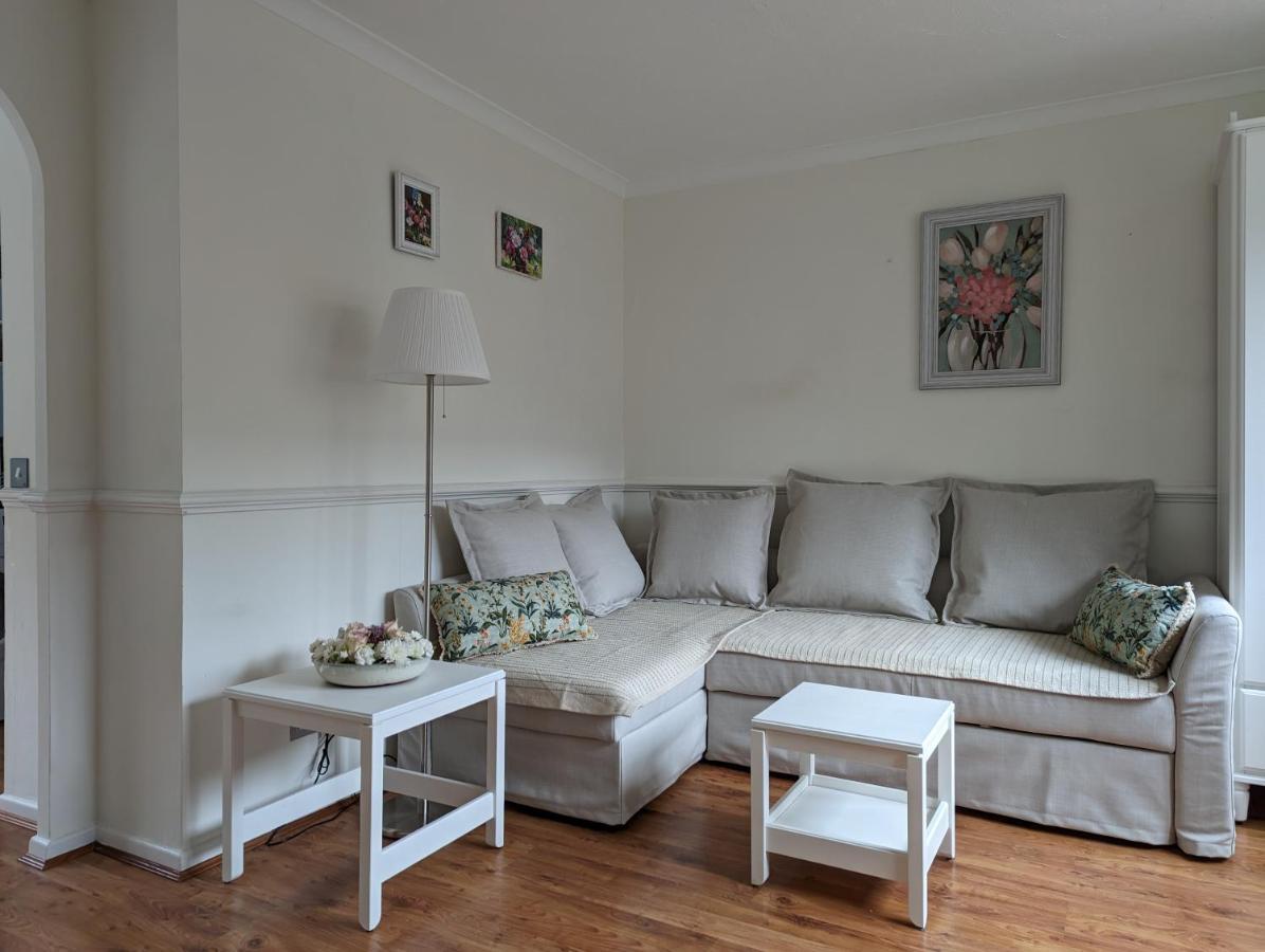 Holiday home Cosy House With A Garden London