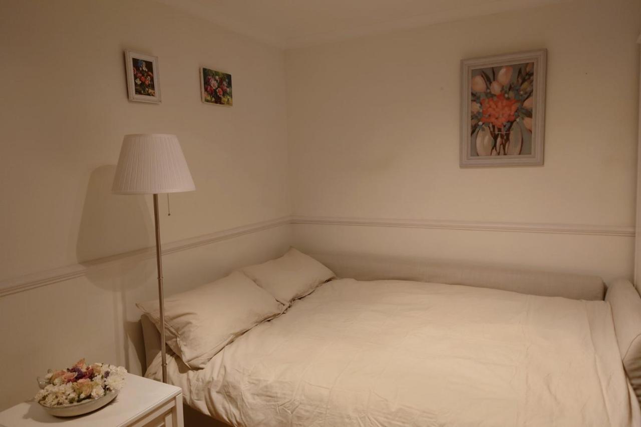 Holiday home Cosy House With A Garden London