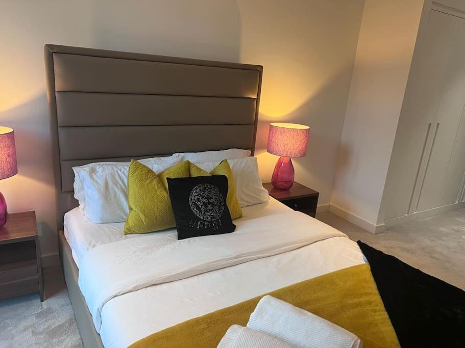 Apartamento Lovely 2 Bed In Royal Wharf Londres