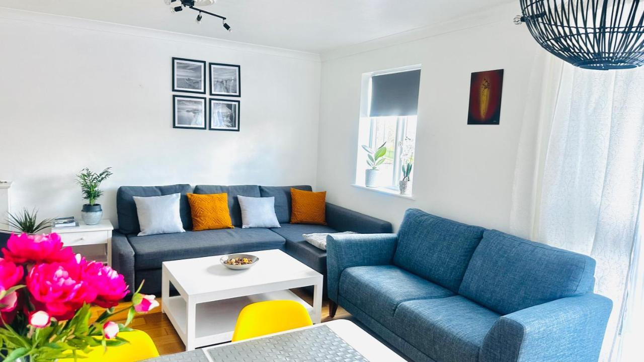 Canal View House: Of Oasis Apartment London