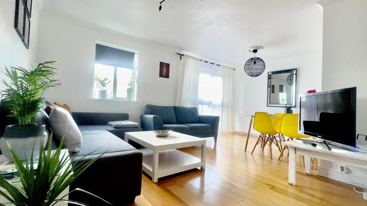 Canal View House: Of Oasis Apartment