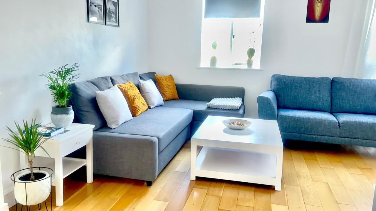 Canal View House: Of Oasis * London