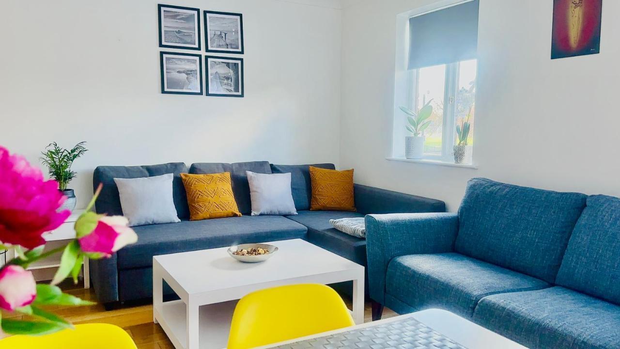 Canal View House: Of Oasis Apartment London