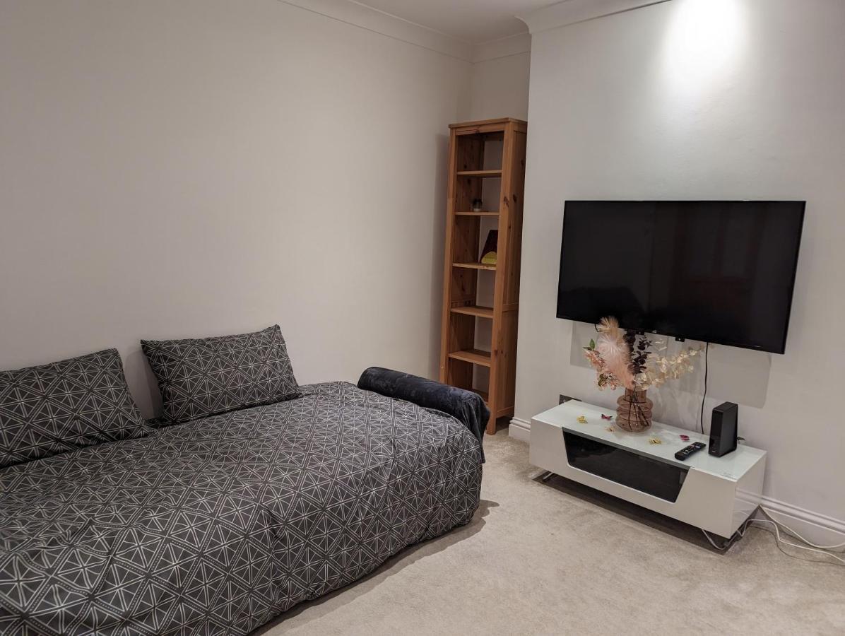 Fully-equipped Flat In The Of * London
