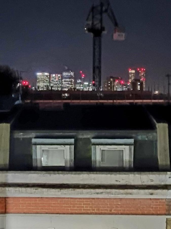 Stylish With Terrace & Parking * London