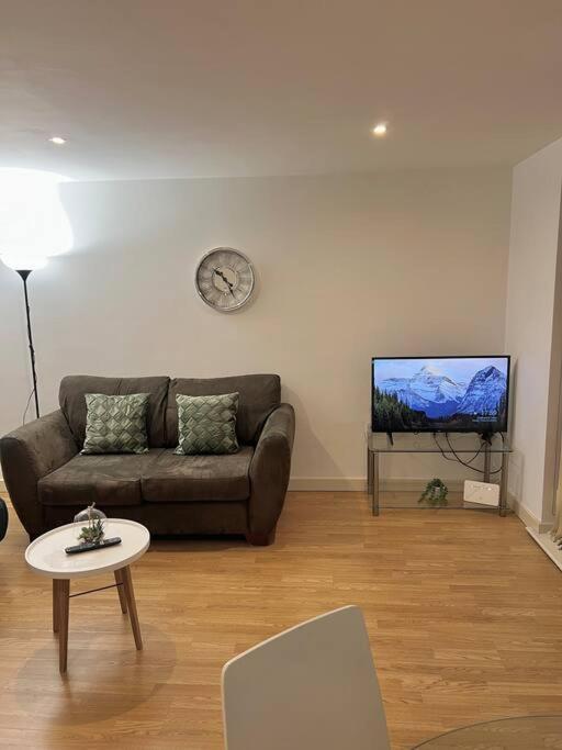 New Build 2 Bedroom With 2 Bath, * London