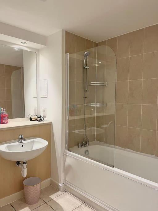 New Build 2 Bedroom With 2 Bath, Apartment London