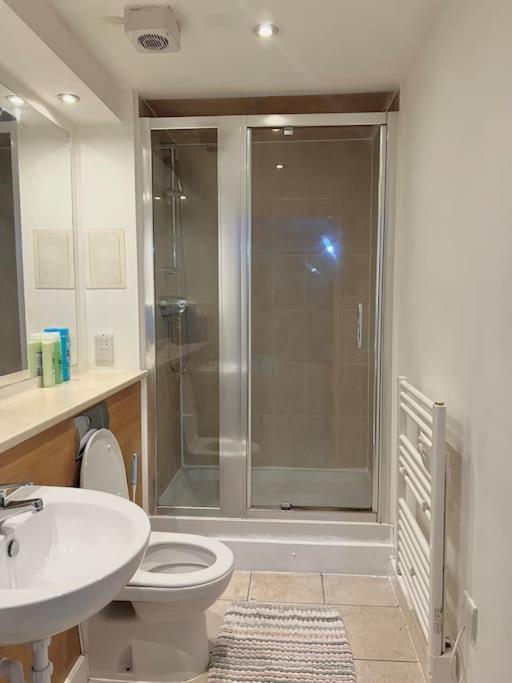 Apartment New Build 2 Bedroom With 2 Bath, London