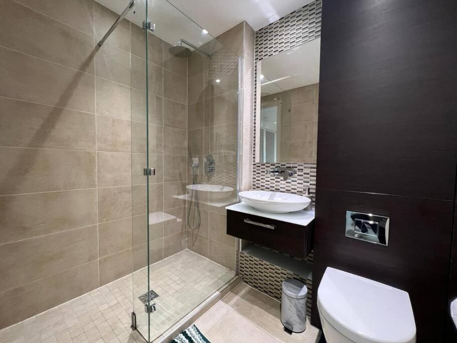 Modern & Secure 3br 2ba In The Heart Of Crossharbour Apartamento *