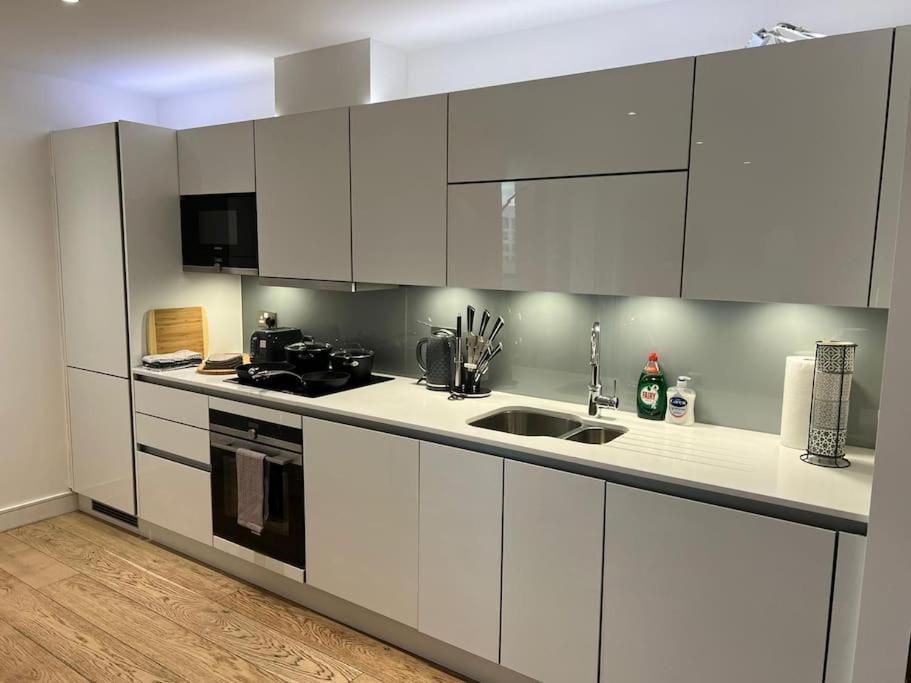 Modern & Secure 3br 2ba In The Heart Of Crossharbour Apartamento Londres