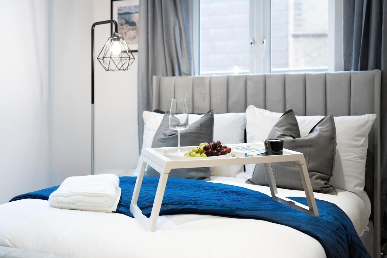 Apartment Chic 3 Bed Near Bridge With Balcony London