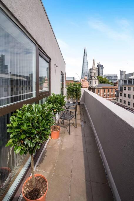 7 Borough - Spacious 2-bed, 2-bath In Prime Location London