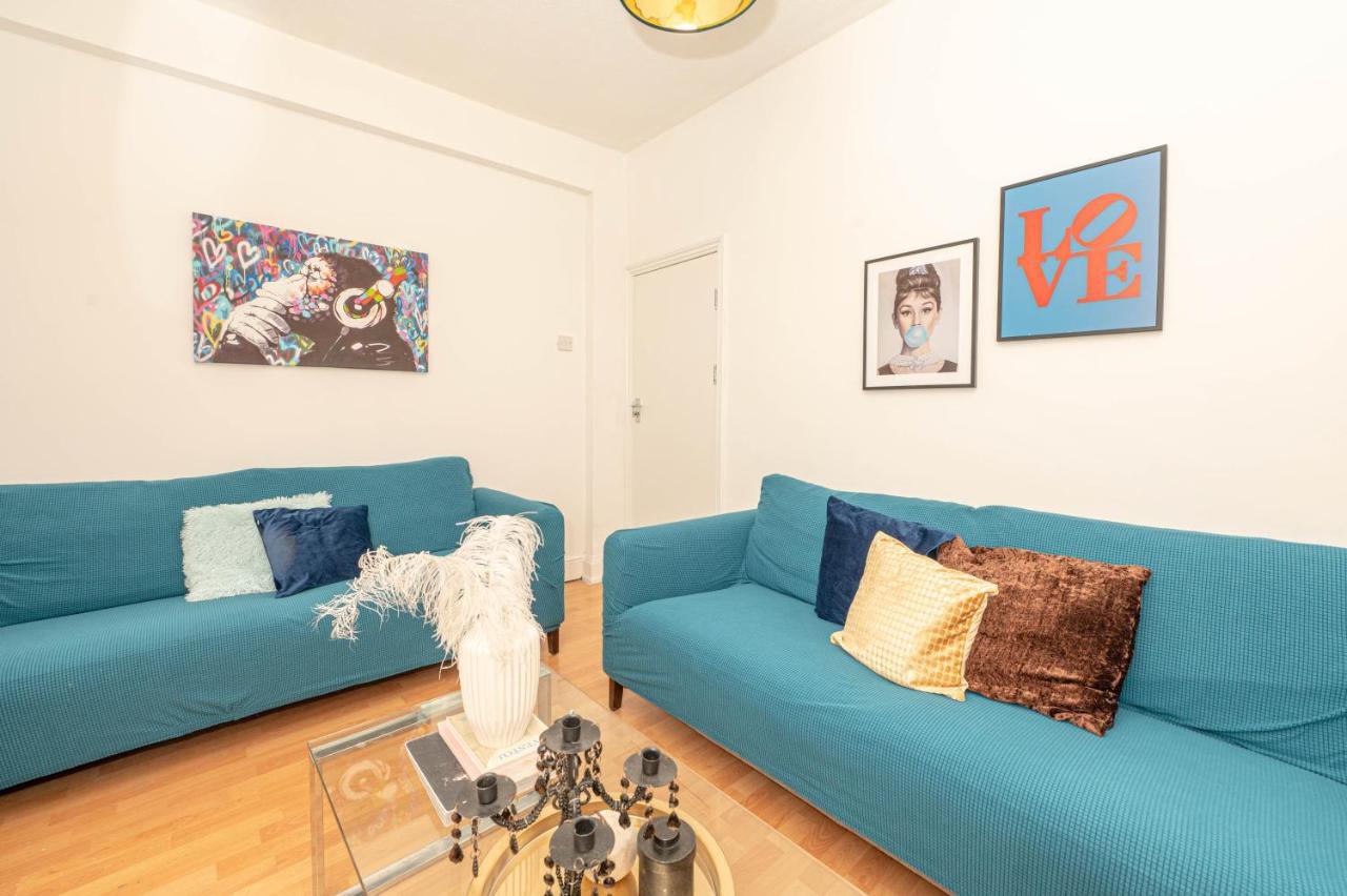 Casa de férias Xtra Large 4 Bedroom House, Near Excel, And 5 Walk To Train Station Londres