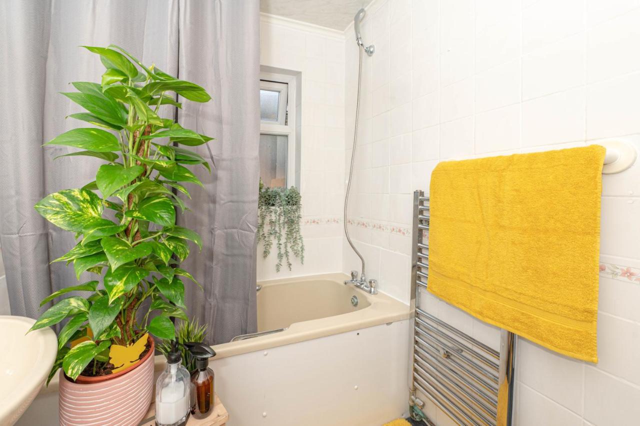 Casa de férias Xtra Large 4 Bedroom House, Near Excel, And 5 Walk To Train Station