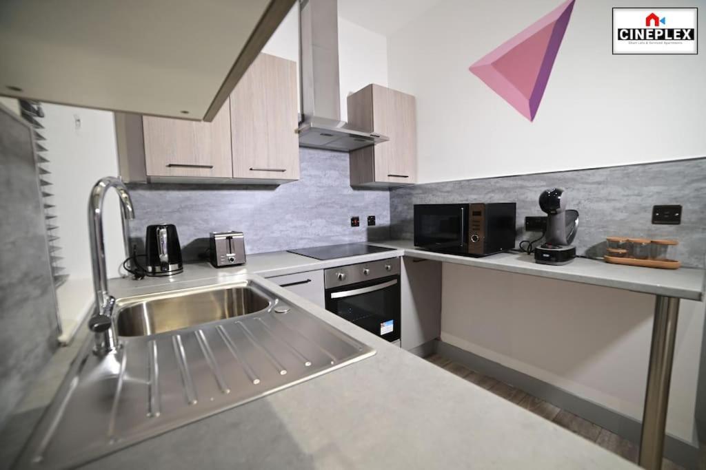 Business Leisure Professional Flat B Unit 2 Lewisham Wifi Netflix By Cineplex Short Lets & Serviced Apartment