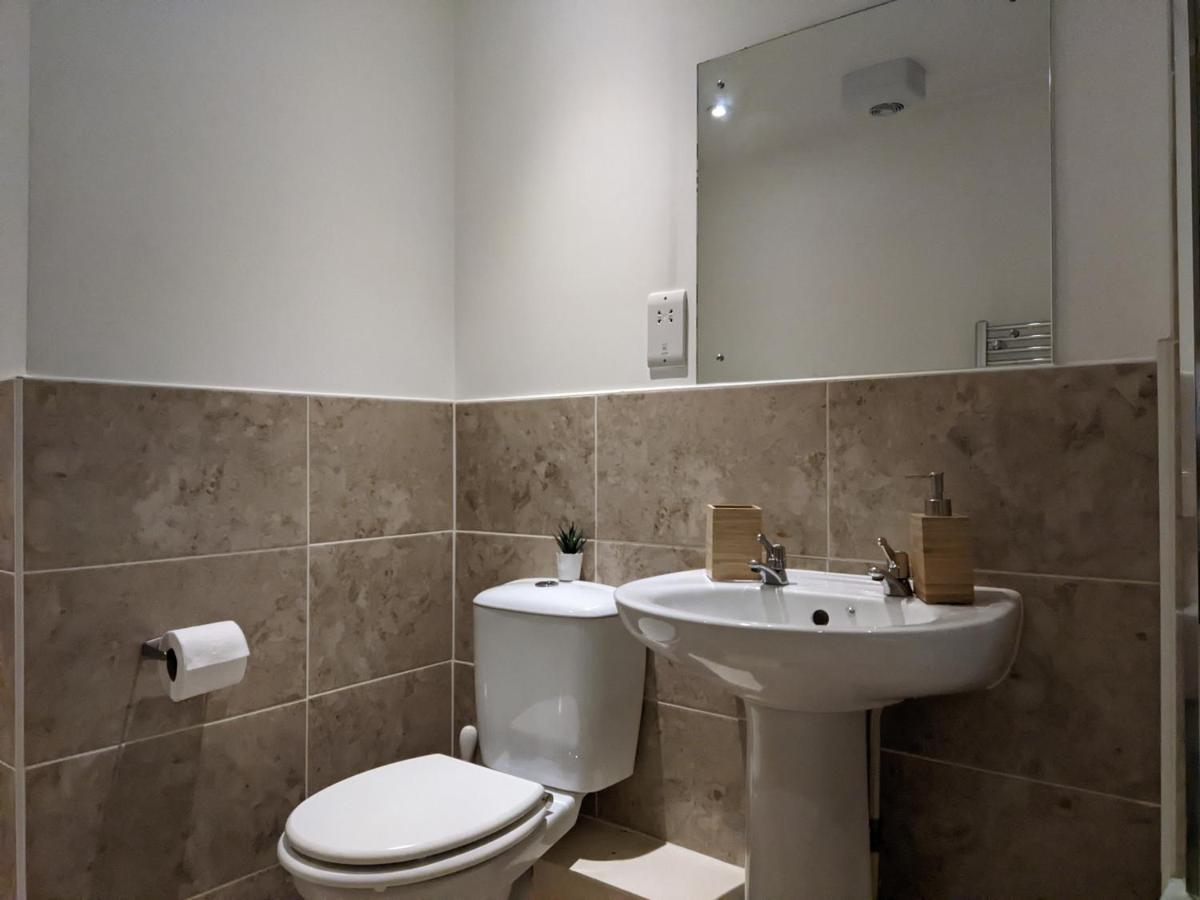 Stylish Peckham 10 Seconds From Station Apartment London