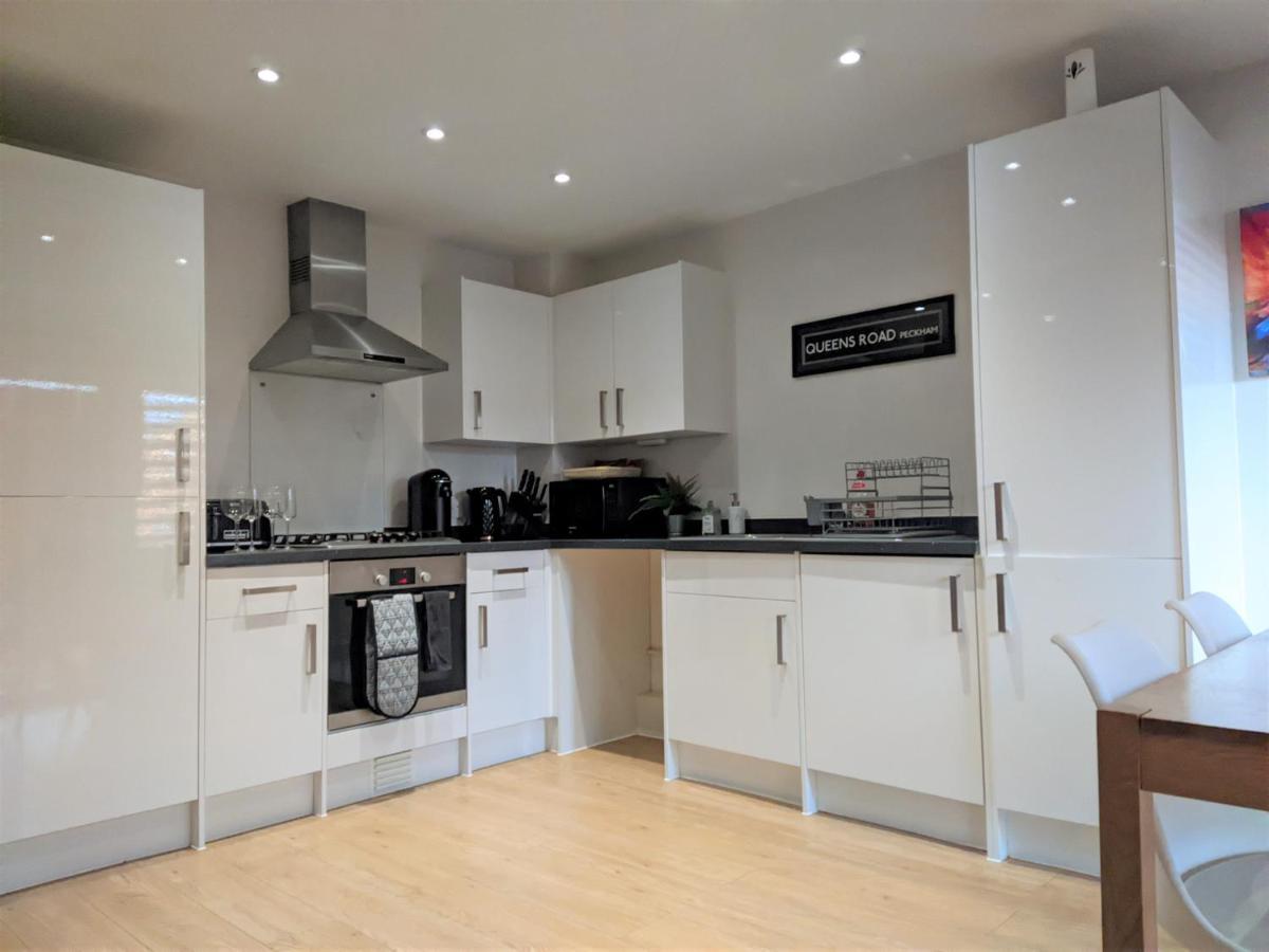 Stylish Peckham 10 Seconds From Station Apartment London