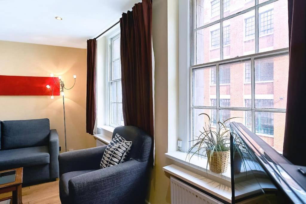 Stylish Bridge Apartment