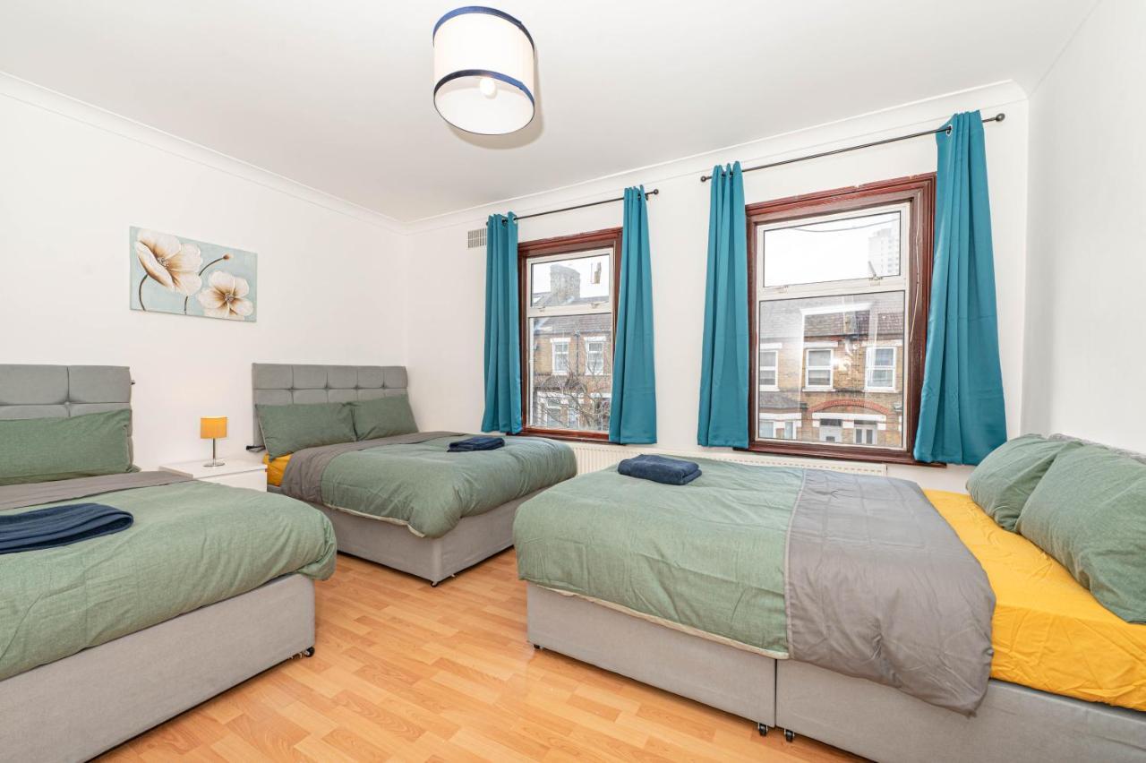 Casa de férias Xtra Large 4 Bedroom House, Near Excel, And 5 Walk To Train Station Londres