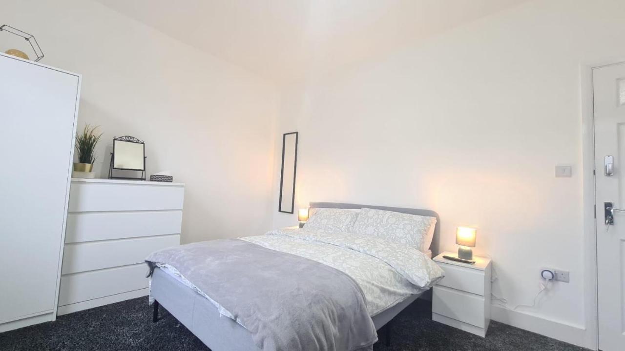 Hospedagem domiciliar Spacious Private In Manor Park Londres