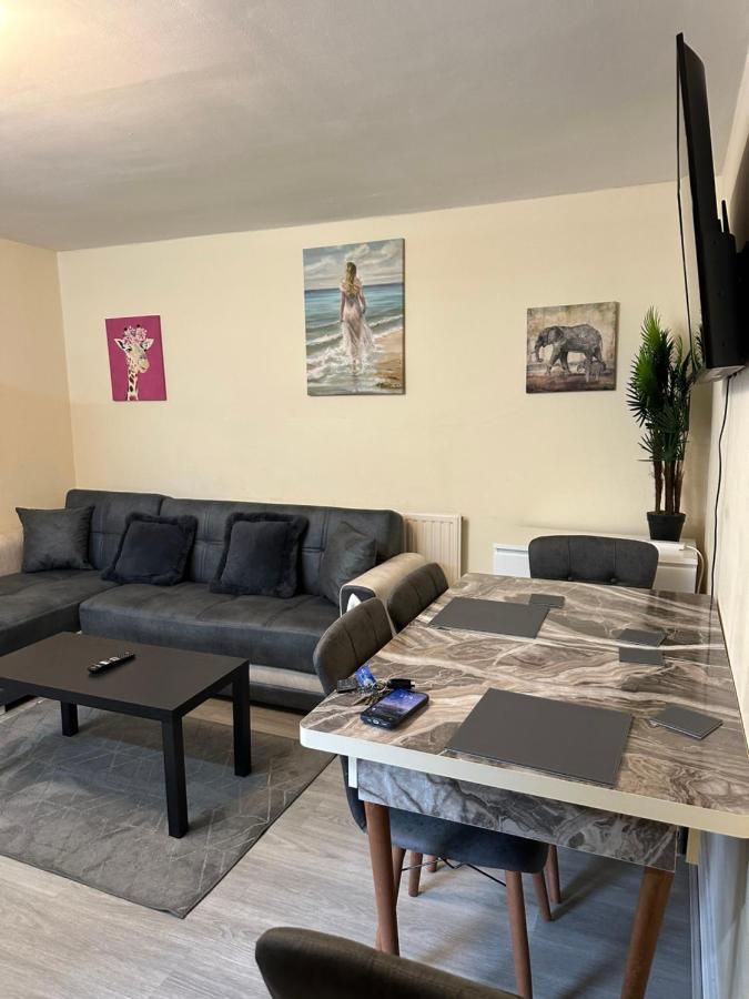 Apartamento Amazing And Lovely 2- Bedroom First Floor Flat *