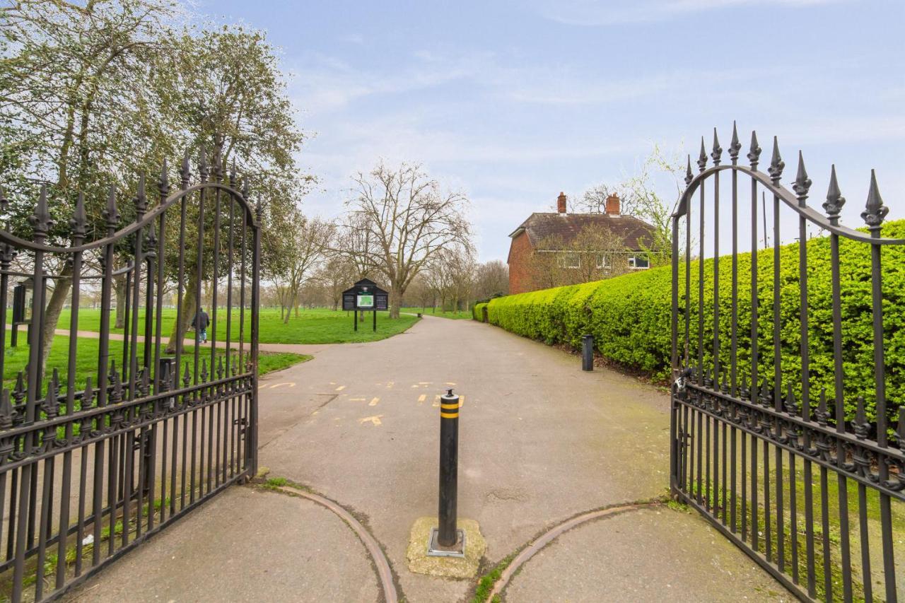 Maycourt Gem * London