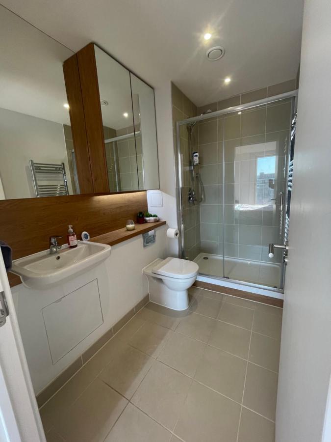 Homestay Bright Spacious En-suite W/ Views - 8min From Bridge!