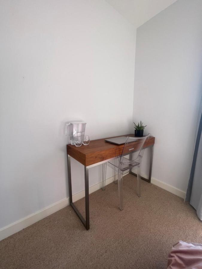 Bright Spacious En-suite W/ Views - 8min From Bridge! Homestay