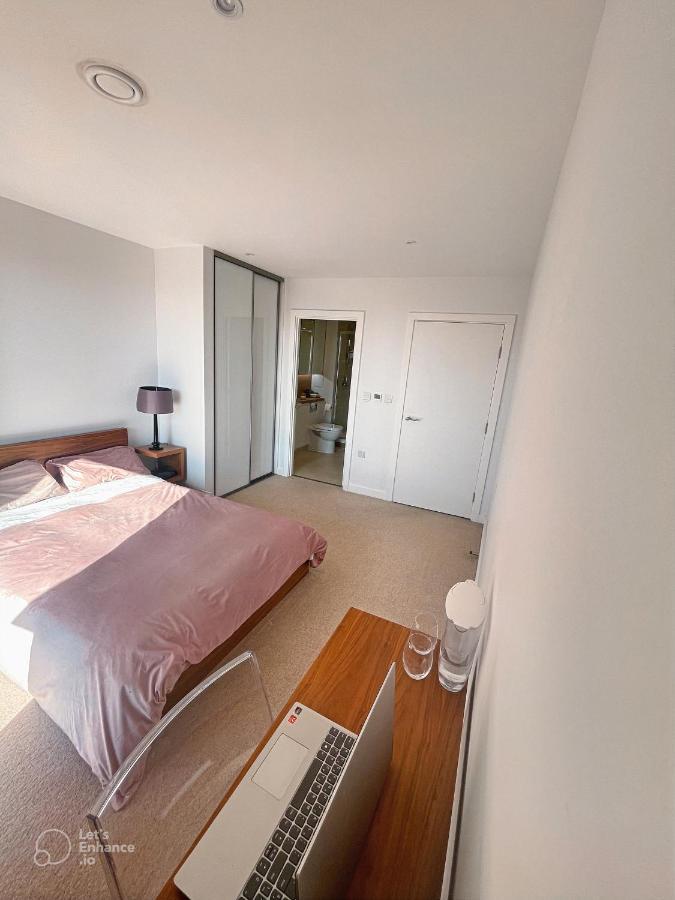Bright Spacious En-suite W/ Views - 8min From Bridge! London