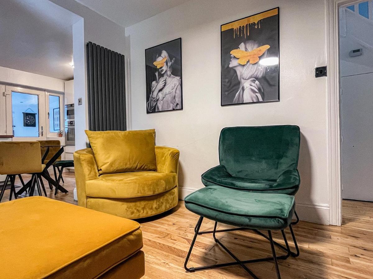 Swanky Townhouse In The Heart Of East