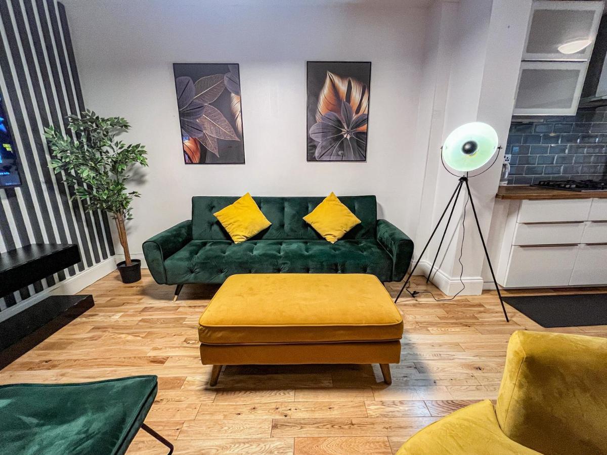 Swanky Townhouse In The Heart Of East *