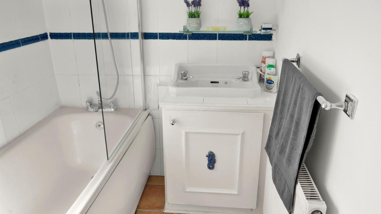 Livestay-4 Bed 2 Bath House With Private Garden Holiday home