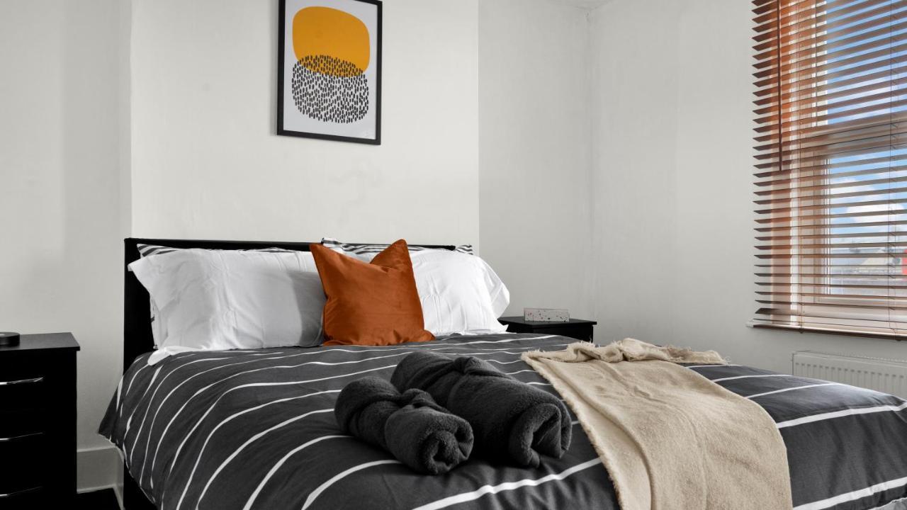 Livestay-4 Bed 2 Bath House With Private Garden *