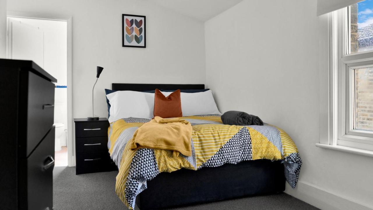 Livestay-4 Bed 2 Bath House With Private Garden Holiday home London