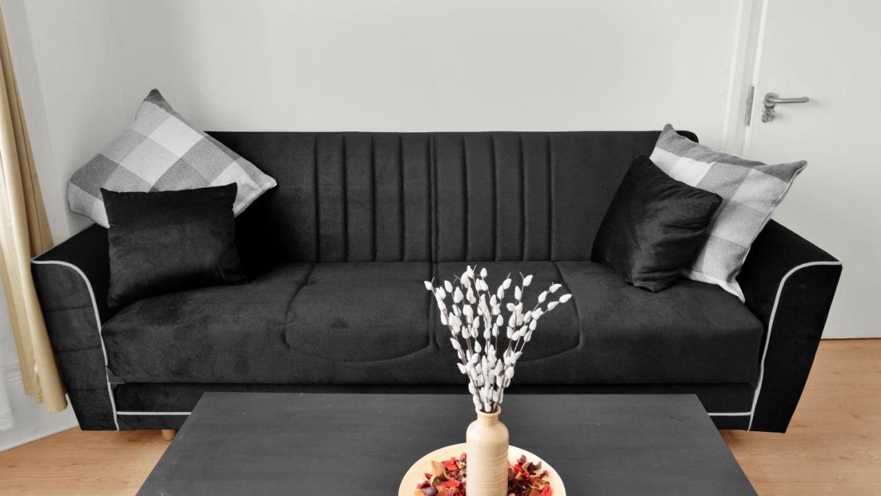 Livestay-4 Bed 2 Bath House With Private Garden Holiday home *