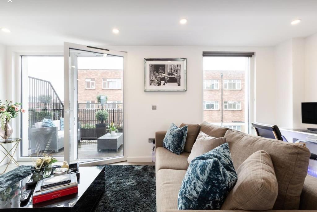 Premier 3 Bed Lux - Sleeps 8 London