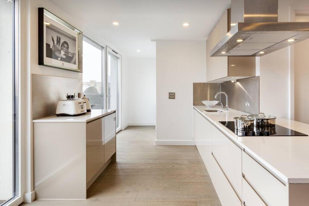 Premier 3 Bed Lux - Sleeps 8 London