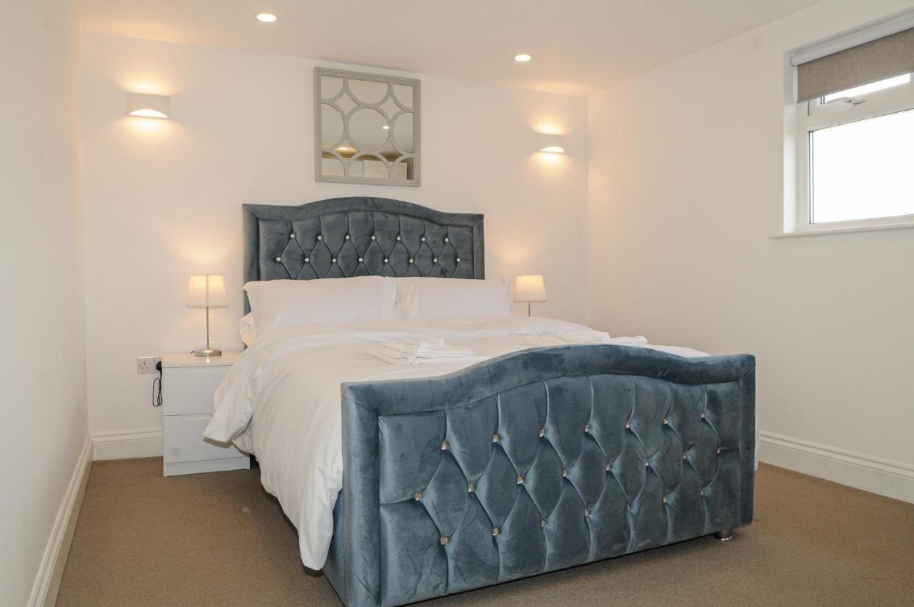 Luxury 5 Star - Parking, Garden, Nr Greater Metro Stations Apartment London