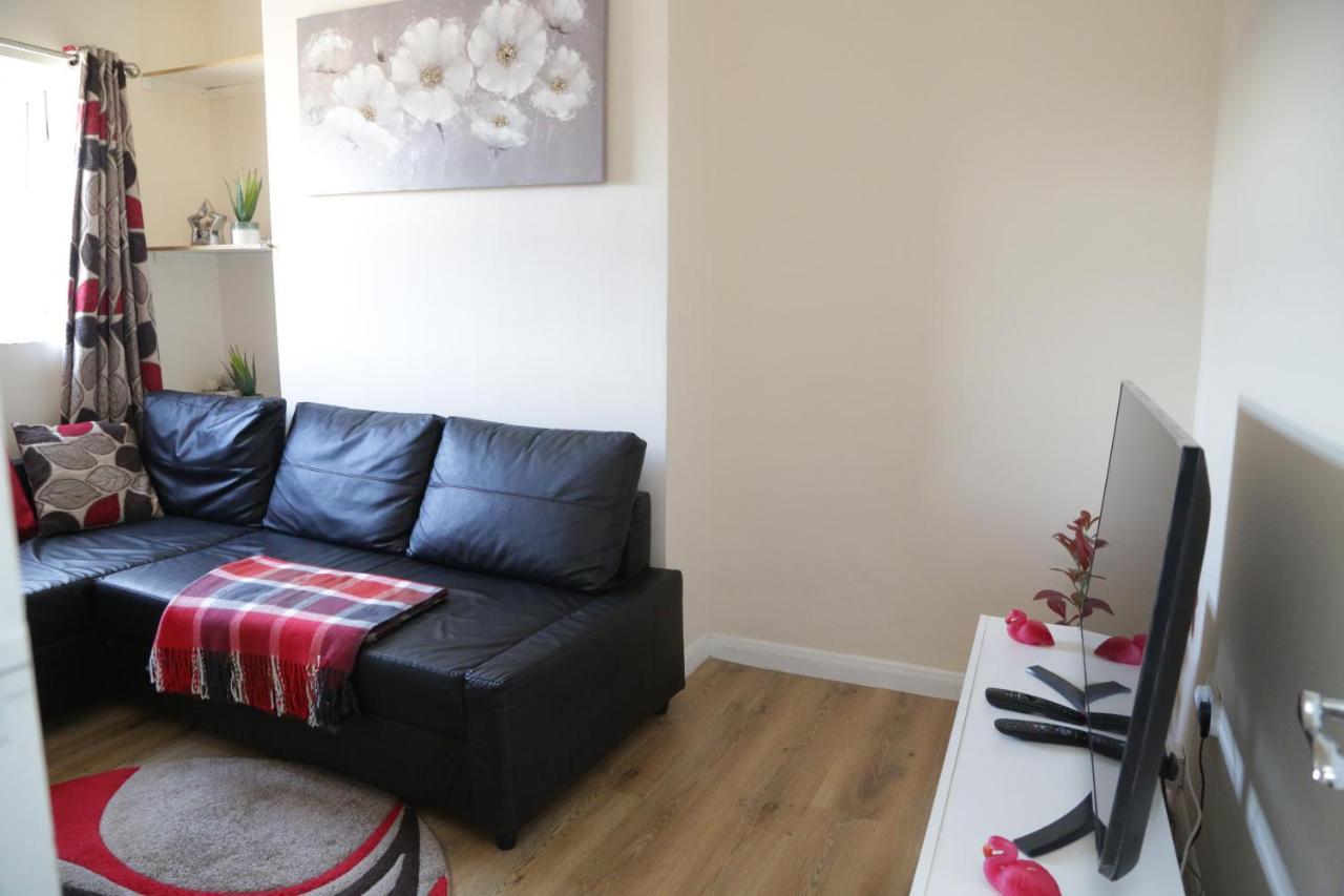 Canning Town Warms Cozy One Bedroom Apartment London