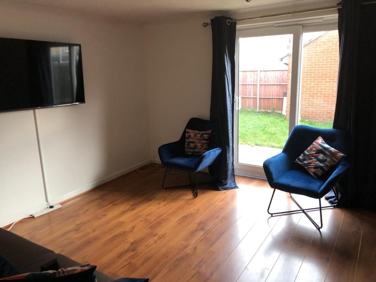 Lovely 3 Bed Semi Detached House With Off Street Parking Located In A Quiet Close