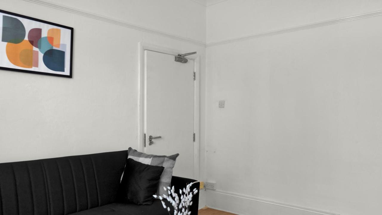 Holiday home Livestay-4 Bed 2 Bath House With Private Garden London
