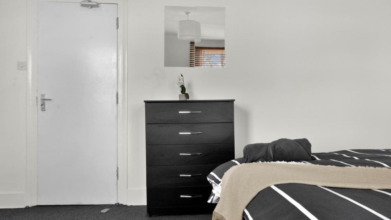 Holiday home Livestay-4 Bed 2 Bath House With Private Garden London