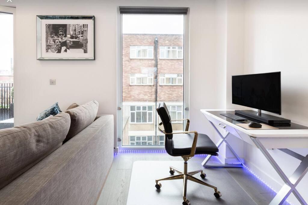 Premier 3 Bed Lux - Sleeps 8 London